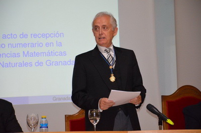 Fernando González Caballero, Presidente de la Academia, durante su intervención.