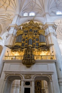 Granada_cathedral_-_organ_2