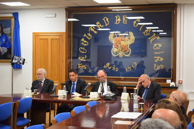 Mesa presidencial.