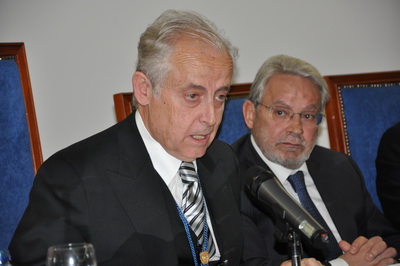  Intervención del Excmo. Sr. D. Fernando González Caballero, Presidente de la Academia, acompañado de D. Gregorio Jiménez López, Presidente del Consejo Social de la Universidad de Granada