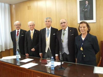 Juan Luis Ramos Martín y su padrino, junto a los miembros de la mesa presidencial.
