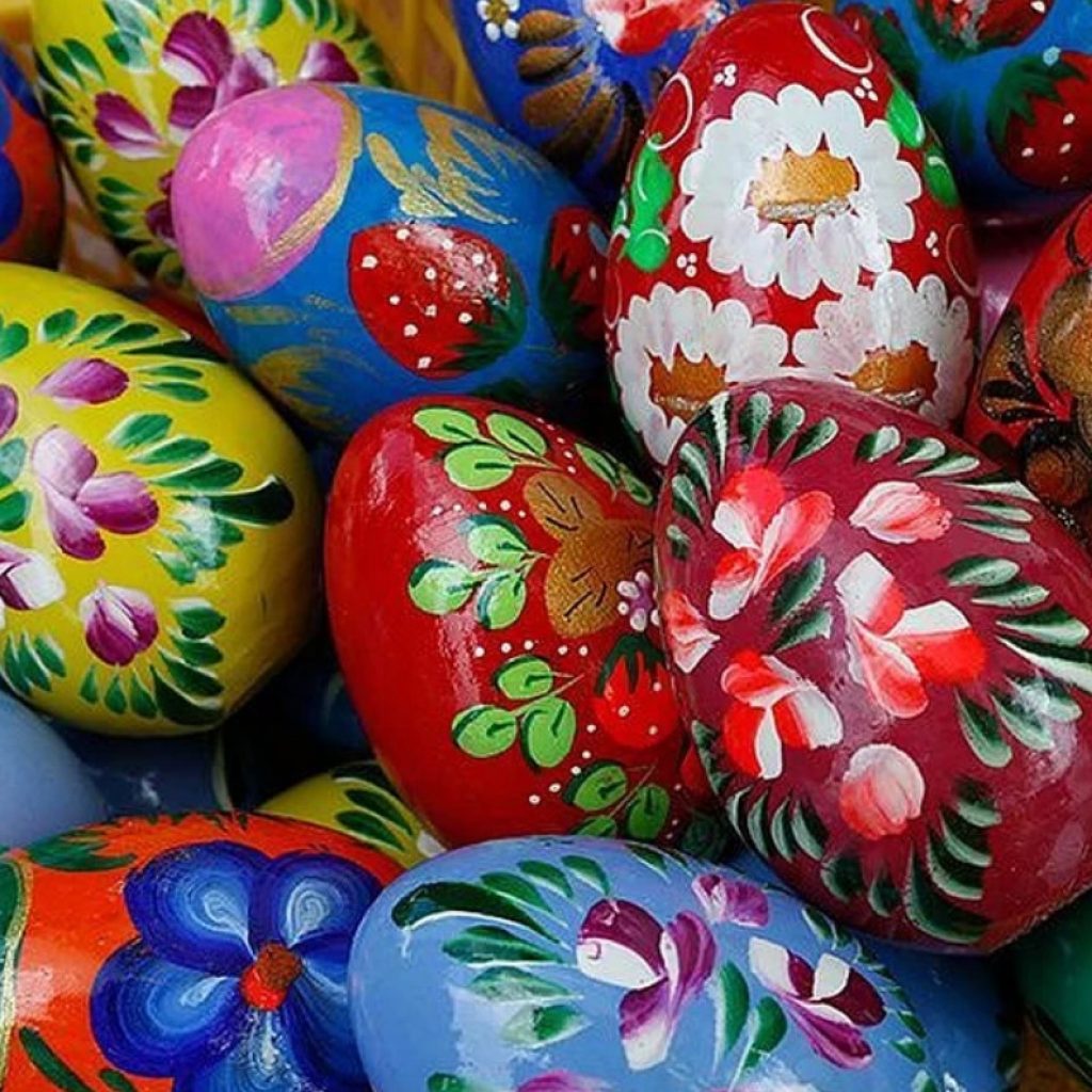 Dónde surgió la tradición de decorar y regalar huevos de Pascua?