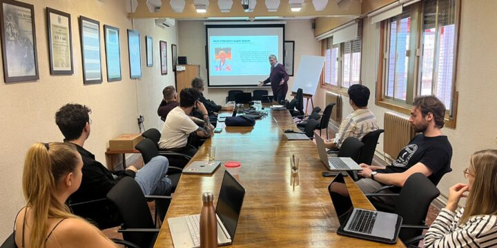 TeC-FiloLab con Peter Sýkora: «Biopolitics of  early COVID-19 vaccination in Slovakia, conspiration index, and fairness in donations to biobanks»