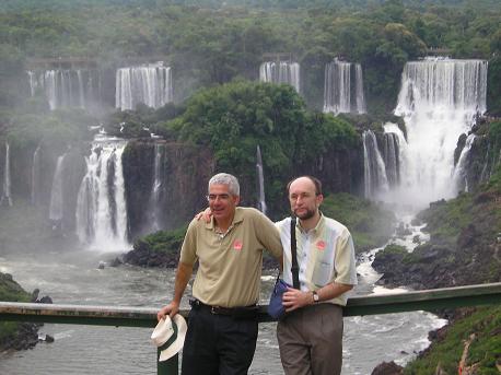 El Dire y el Secre en las cataratas de Iguazú